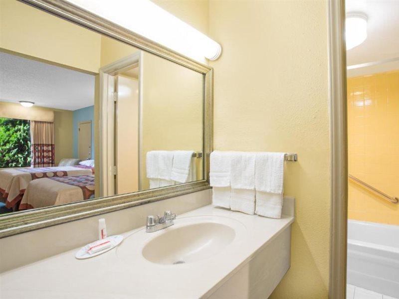 Super 8 by Wyndham Dunn Motel Bagian luar foto