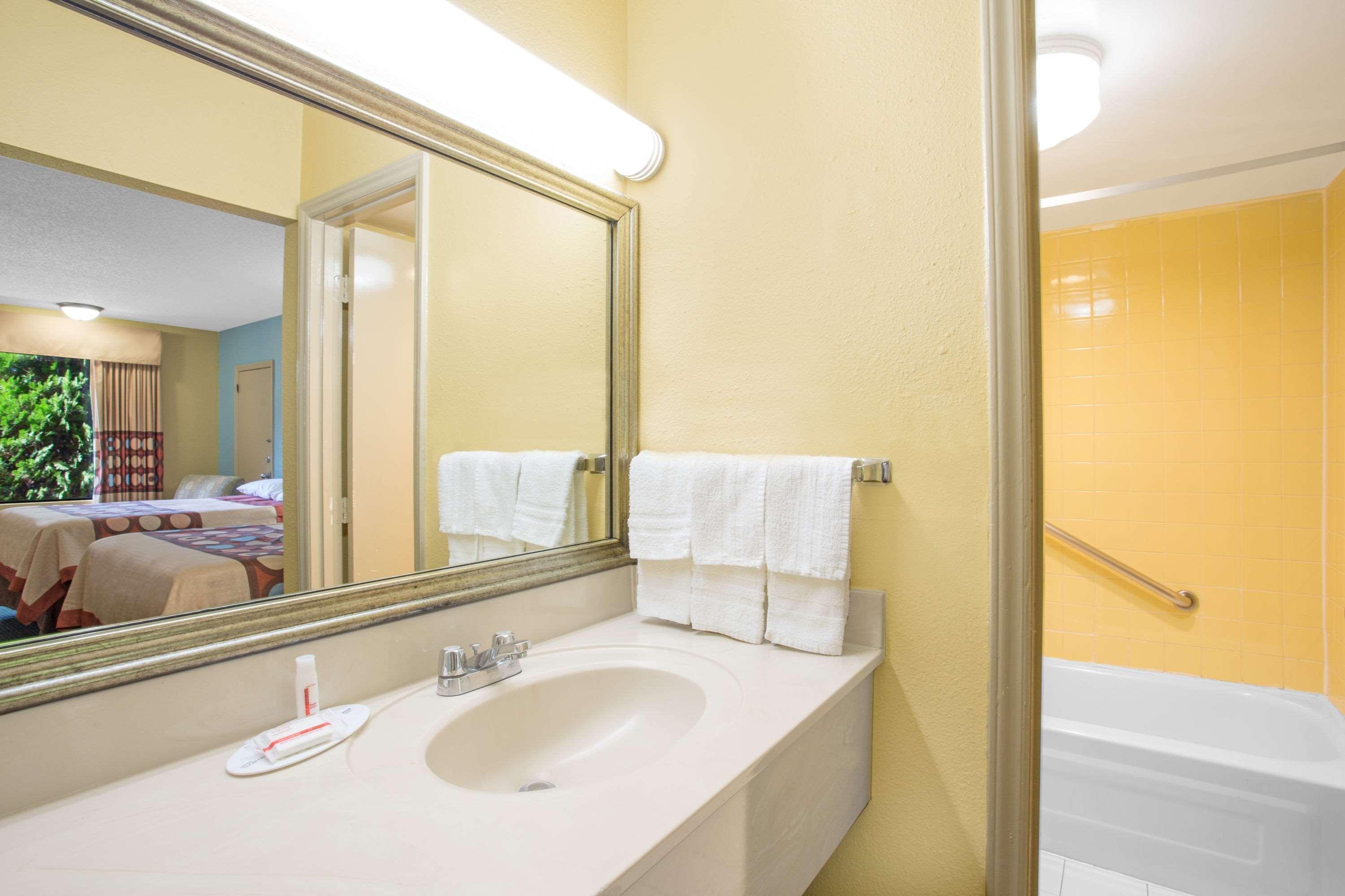 Super 8 by Wyndham Dunn Motel Bagian luar foto