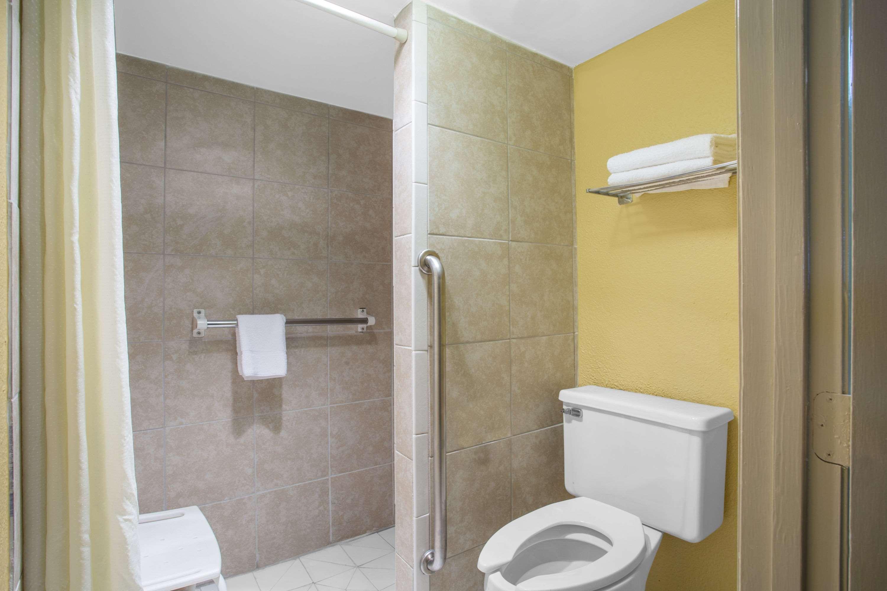 Super 8 by Wyndham Dunn Motel Bagian luar foto