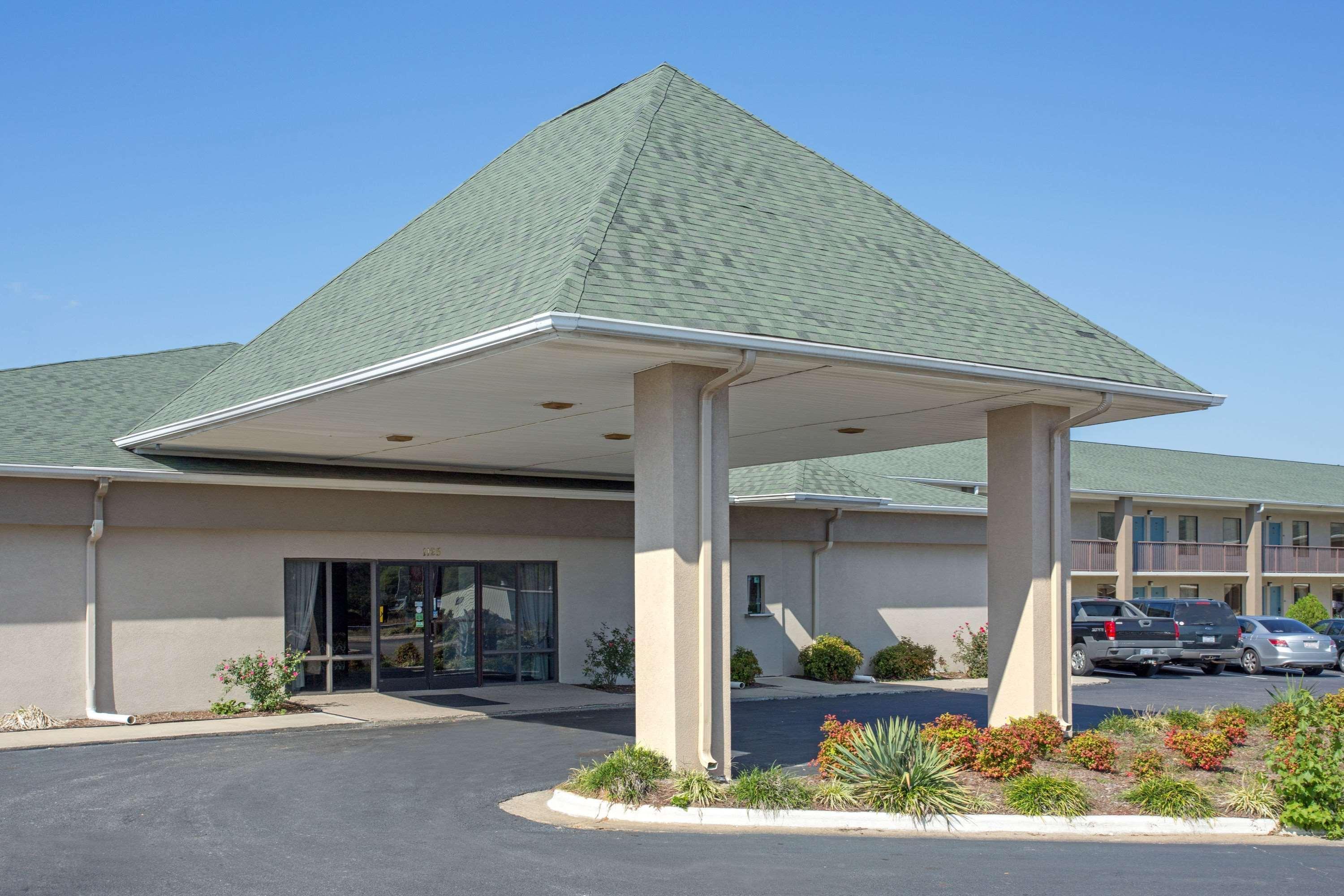Super 8 by Wyndham Dunn Motel Bagian luar foto